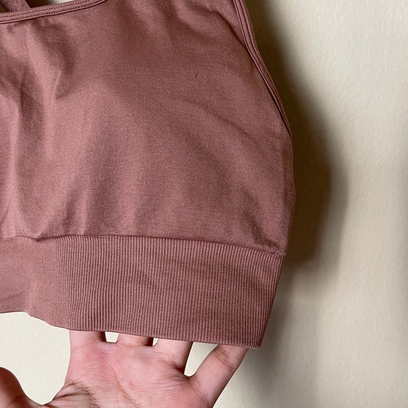 Fabletics- medium impact sports bra - Picture 3 of 8